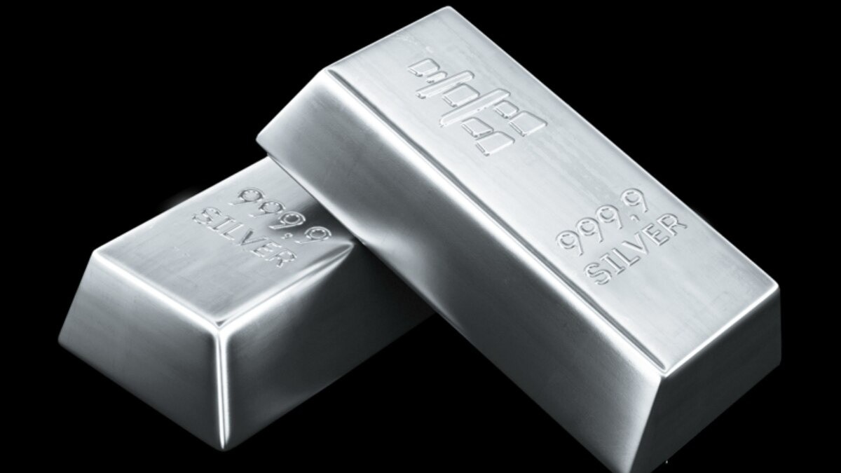 Silver hits 14-year high; Motilal Oswal turns bullish, projects Rs 1.35–1.50 lakh range by 2026