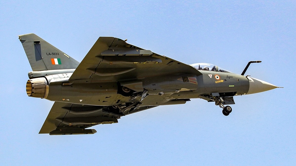 The HAL stock is currently trading at a one-year forward P/E of 24.8 times, above its five-year average of 17 times. 