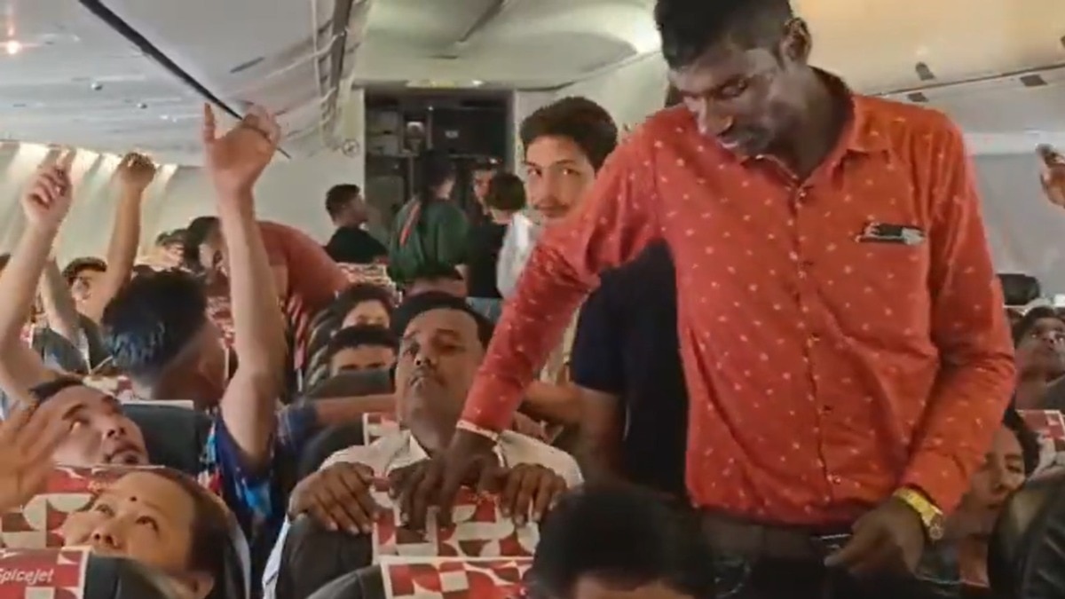 Passengers faced discomfort with non-functional air conditioning Passengers faced discomfort with non-functional air conditioning