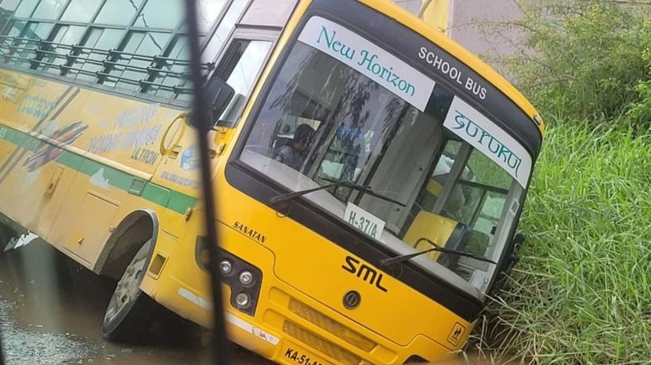 The video surfaced barely a day after a frightening incident on the Panathur–Balagere stretch, where a school bus carrying 20 children tilted dangerously when the crater-ridden, rain-washed road caved in. 