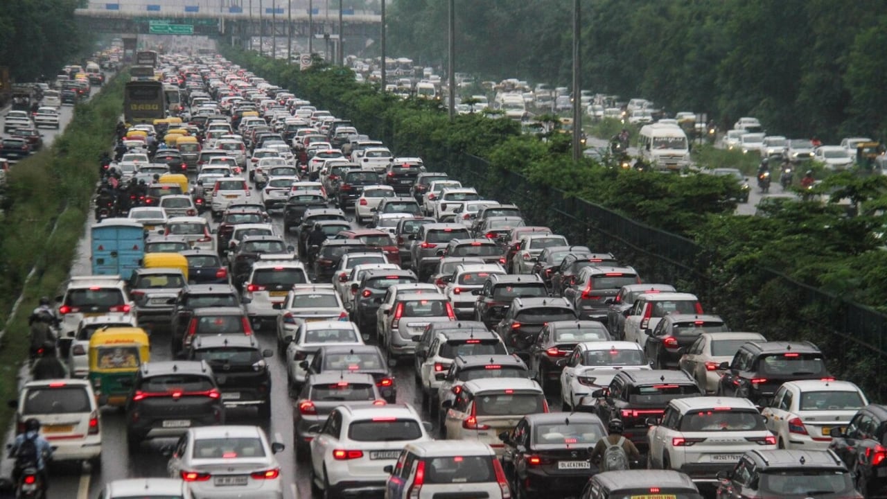 Mumbai Sees Noticeable Drop in Morning Traffic as Hybrid Work Culture Gains Momentum Mumbai Sees Noticeable Drop in Morning Traffic as Hybrid Work Culture Gains Momentum