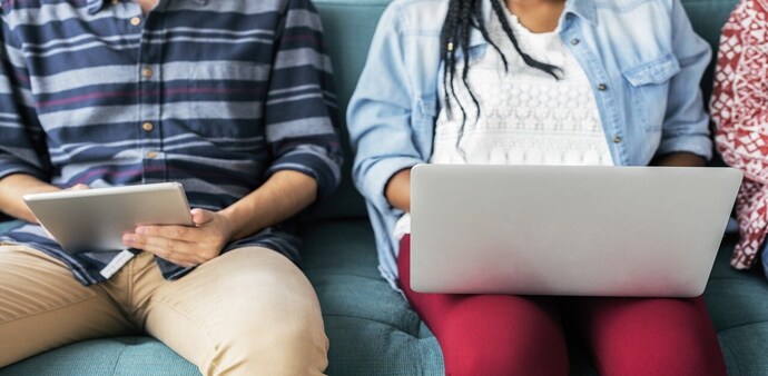 Housewives usually don’t pay tax, but income from other sources above the exemption limit becomes taxable. Housewives usually don’t pay tax, but income from other sources above the exemption limit becomes taxable.