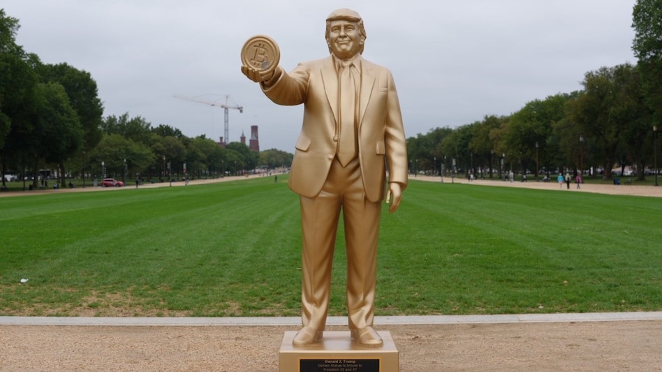 12-foot golden statue of President Donald Trump holding a Bitcoin was unveiled(X) 12-foot golden statue of President Donald Trump holding a Bitcoin was unveiled(X)