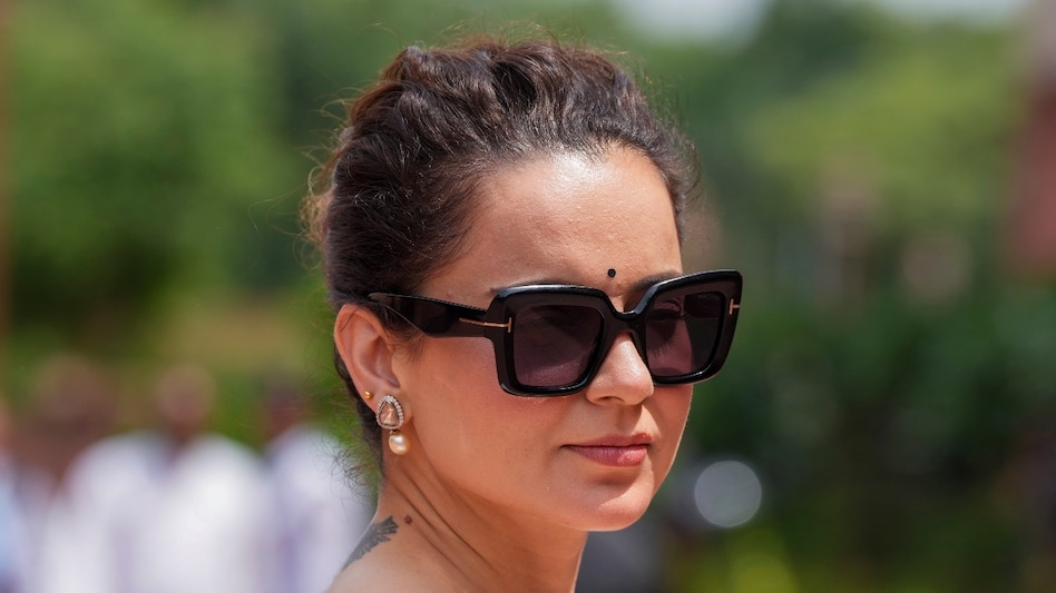 In Patlikuhal, protesters carrying black flags chanted slogans like “Go back Kangana, you are late,” alleging she had not reached out to them earlier when heavy rains caused massive damage. In Patlikuhal, protesters carrying black flags chanted slogans like “Go back Kangana, you are late,” alleging she had not reached out to them earlier when heavy rains caused massive damage.