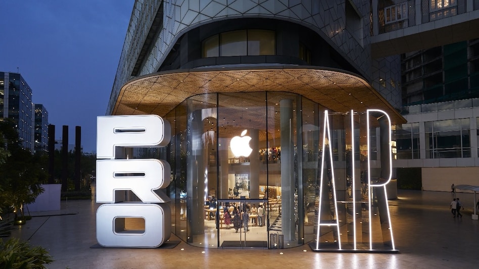 Apple has been working on a foldable device for several years, while rivals such as Samsung, Google, Motorola, and Huawei have already launched multiple folding smartphones. Apple has been working on a foldable device for several years, while rivals such as Samsung, Google, Motorola, and Huawei have already launched multiple folding smartphones.