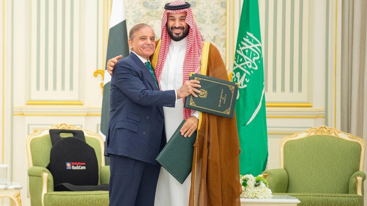 Pakistan and Saudi Arabia signed a "Strategic Mutual Defence Agreement" in Riyadh on Wednesday Pakistan and Saudi Arabia signed a "Strategic Mutual Defence Agreement" in Riyadh on Wednesday