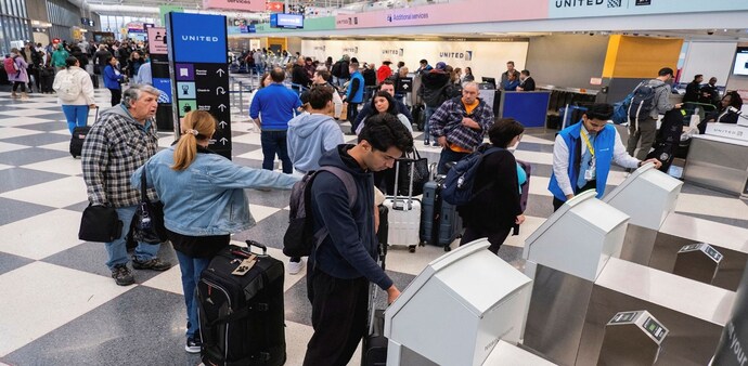 The H-1B visa fee of $100,000 would apply only to new applicants, a White House official clarified on Saturday. The H-1B visa fee of $100,000 would apply only to new applicants, a White House official clarified on Saturday.