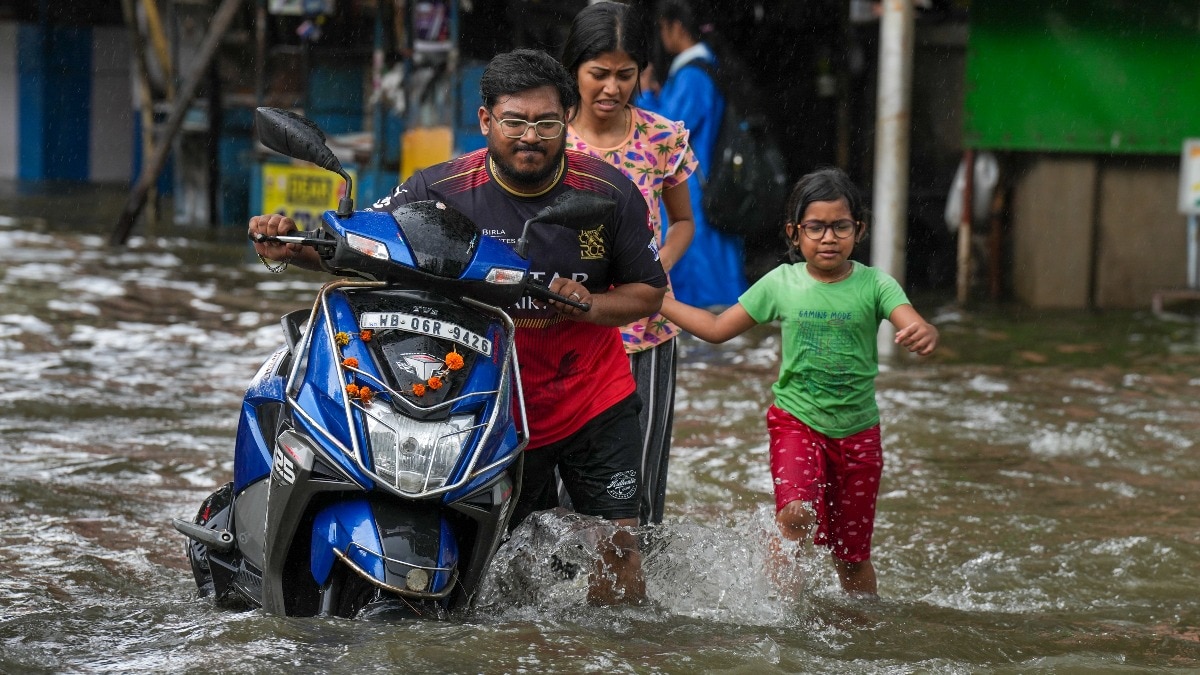 Kolkata rains: Severe waterlogging cripples city ahead of Durga Puja 