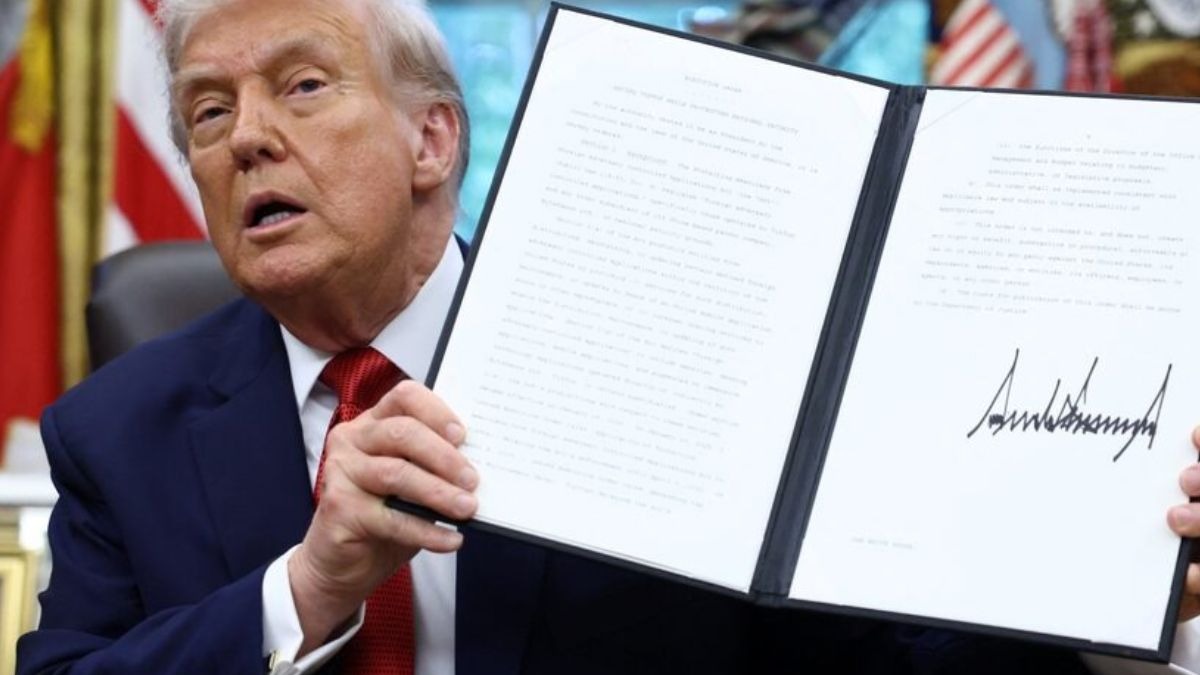 Following earlier tariff threats, the Nifty Pharma Index and shares of companies like Sun Pharma, Dr. Reddy’s, Cipla, and Aurobindo reacted negatively. 