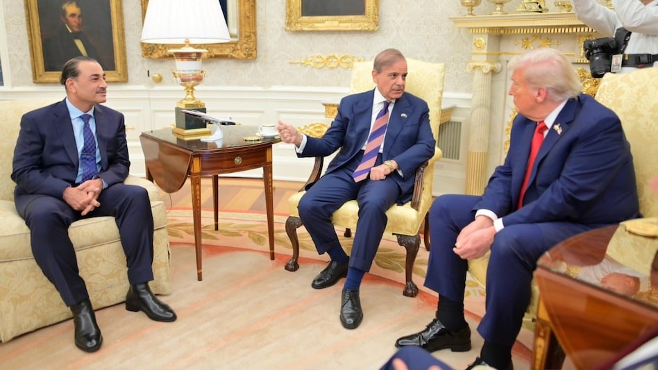 Donald Trump meets Shehbaz Sharif and Asim Munir at the Oval Office Donald Trump meets Shehbaz Sharif and Asim Munir at the Oval Office