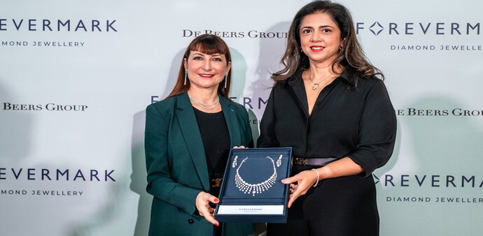 Sandrine Conseiller, CEO, Brands & Diamond Desirability at De Beers Group, and Shweta Harit, Global Senior Vice President at De Beers Group and CEO of Forevermark. Sandrine Conseiller, CEO, Brands & Diamond Desirability at De Beers Group, and Shweta Harit, Global Senior Vice President at De Beers Group and CEO of Forevermark.