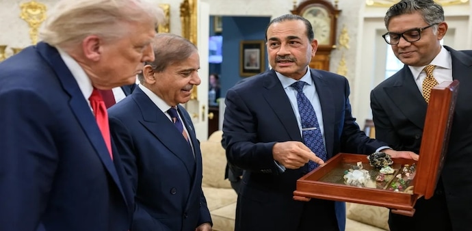 COAS with a briefcase of minerals? Senator ridicules Munir’s rare earth pitch to Trump COAS with a briefcase of minerals? Senator ridicules Munir’s rare earth pitch to Trump