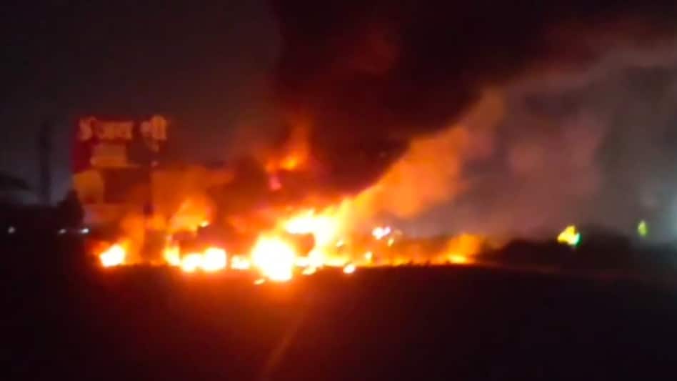 Truck collision causes huge explosion on Jaipur-Ajmer highway Truck collision causes huge explosion on Jaipur-Ajmer highway