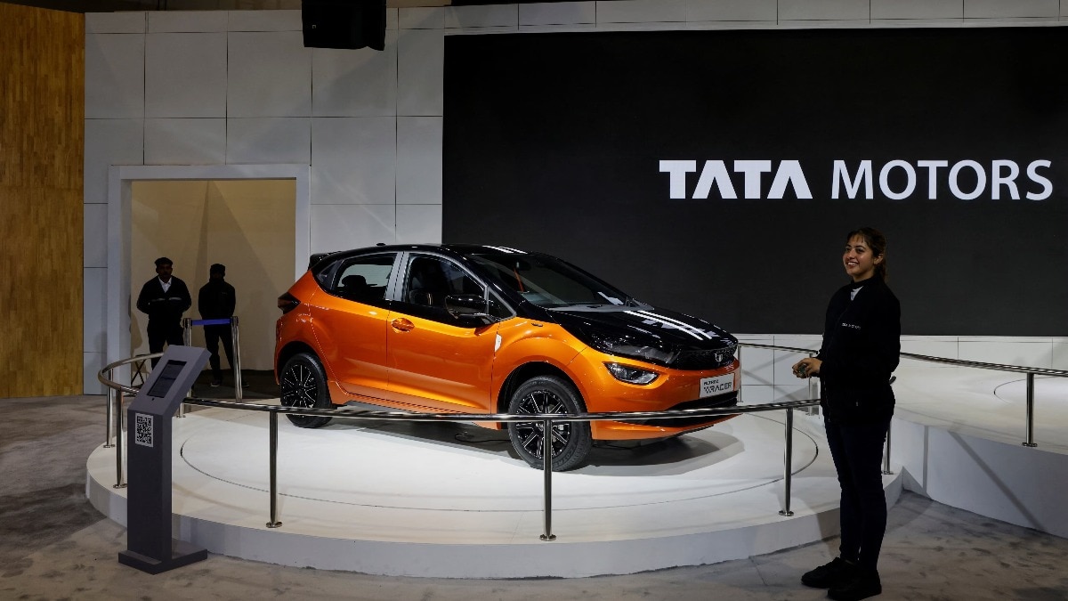 JLR announced on September 29 that it plans to partially restart production in the coming days. (File photo: Reuters) JLR announced on September 29 that it plans to partially restart production in the coming days. (File photo: Reuters)