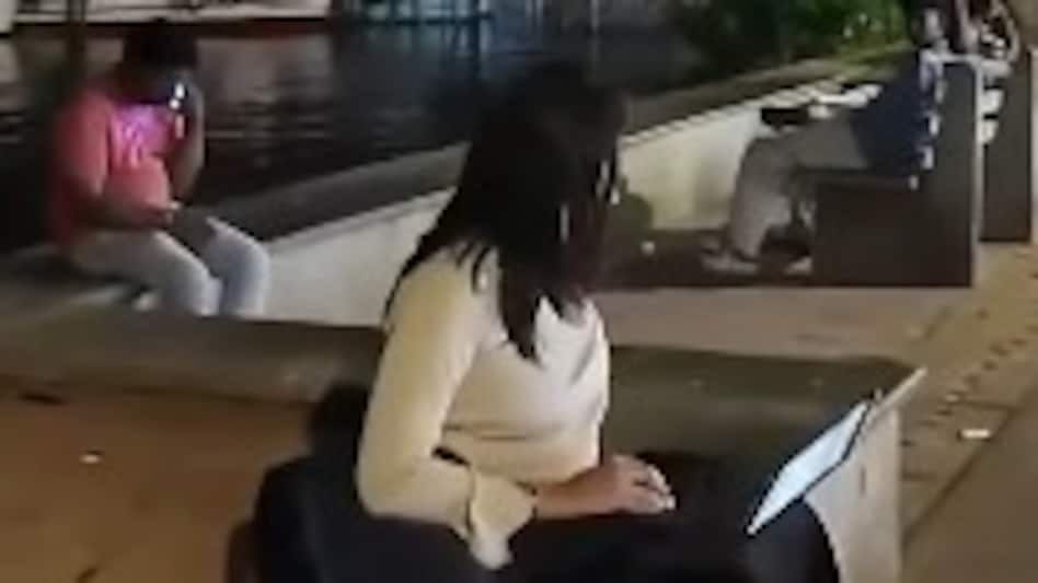 The short, friendly exchange quickly went viral and drew thousands of reactions. The short, friendly exchange quickly went viral and drew thousands of reactions.