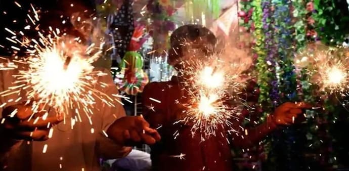 Supreme Court issues limited window for Diwali celebrations Supreme Court issues limited window for Diwali celebrations