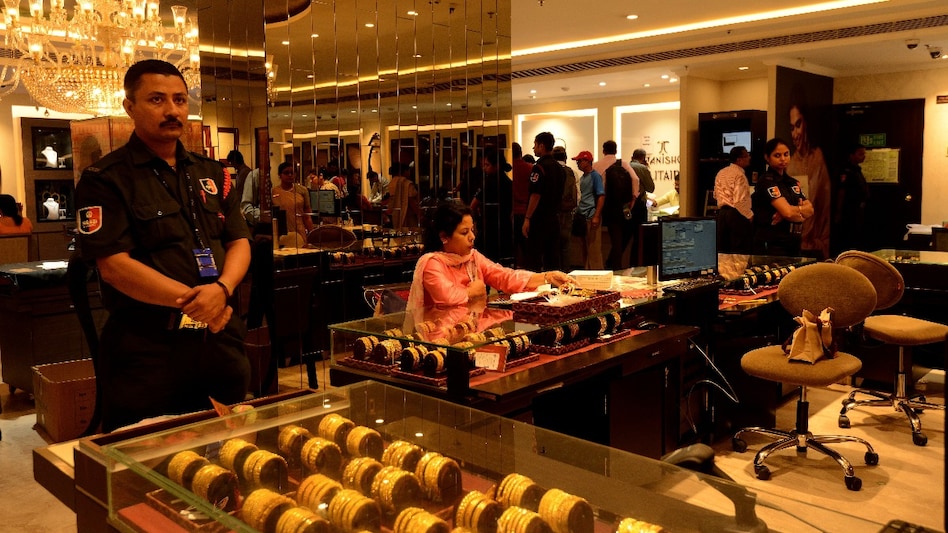 Avoid these investment mistakes during Diwali festive season Avoid these investment mistakes during Diwali festive season