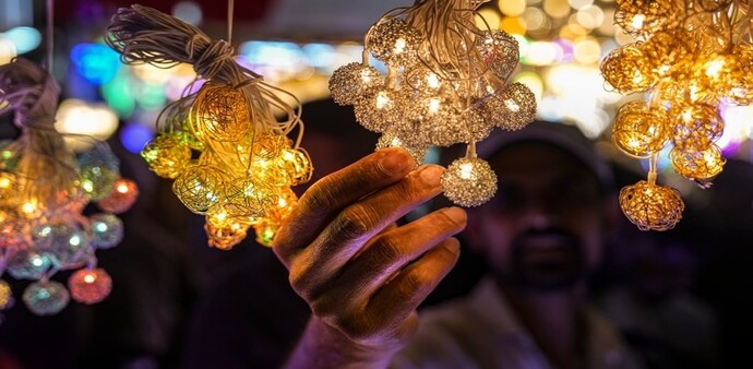 In a follow-up video that quickly went viral again, a neighbour filmed Kulwant stringing up multiple rows of yellow fairy lights, finally illuminating the infamous balcony. In a follow-up video that quickly went viral again, a neighbour filmed Kulwant stringing up multiple rows of yellow fairy lights, finally illuminating the infamous balcony.