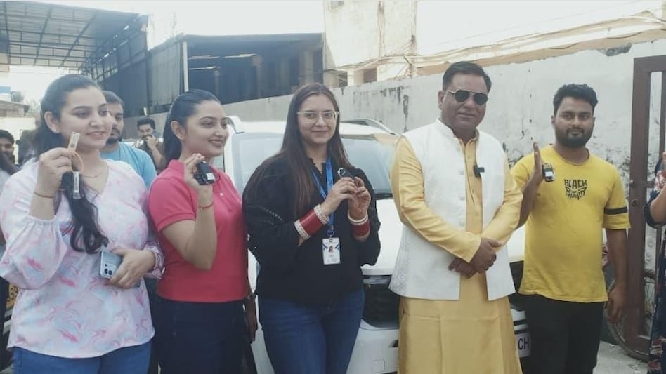 MK Bhatia gives away 51 luxury cars as Diwali gifts MK Bhatia gives away 51 luxury cars as Diwali gifts