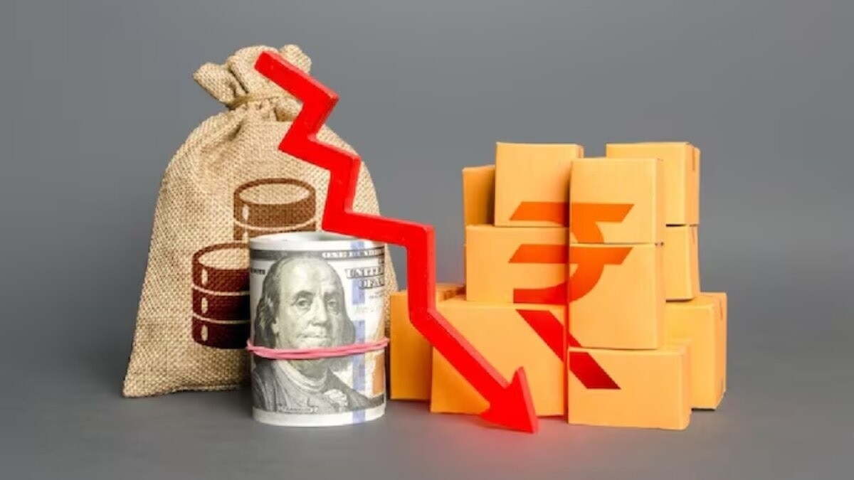 Dollar slide: How can investors protect their money and make the most of dollar downturn - expert explains