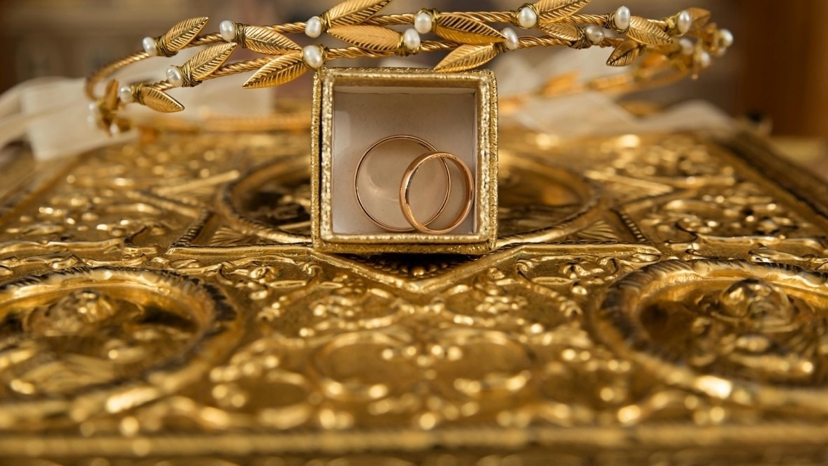 Political pressure, especially from Trump’s push for rate cuts and renewed tariffs, further supports gold.