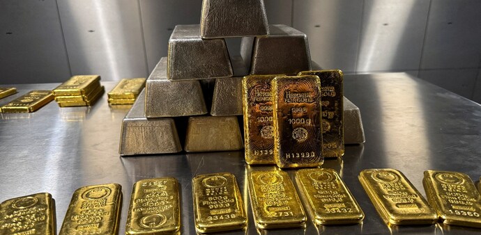 Alok Jain said that past nine-week winning streaks in gold, seen only a few times in 55 years, often led to brief pullbacks but did not end the broader bull trend. Alok Jain said that past nine-week winning streaks in gold, seen only a few times in 55 years, often led to brief pullbacks but did not end the broader bull trend.