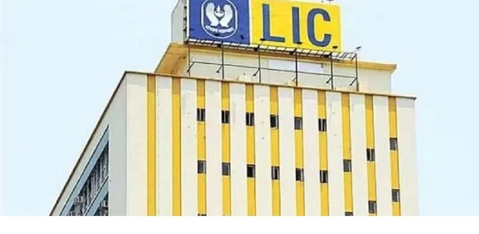 LIC’s shares closed at Rs 889.35 on Friday, down 1.20 percent. LIC’s shares closed at Rs 889.35 on Friday, down 1.20 percent.