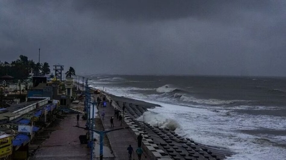 Cyclone Montha weakens after landfall but heavy rainfall to impact nearby areas Cyclone Montha weakens after landfall but heavy rainfall to impact nearby areas
