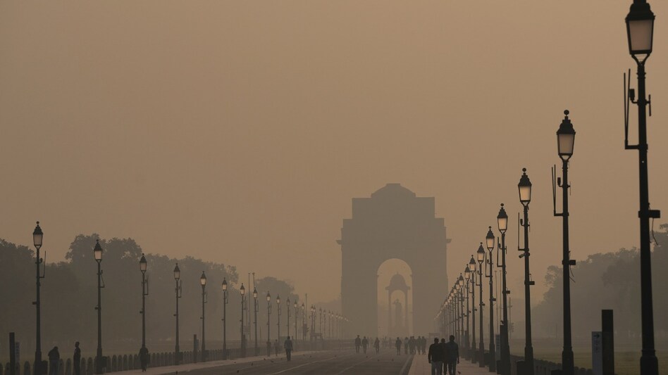 By Saturday evening, the smog had grown so thick that even India Gate faded from view. By Saturday evening, the smog had grown so thick that even India Gate faded from view.
