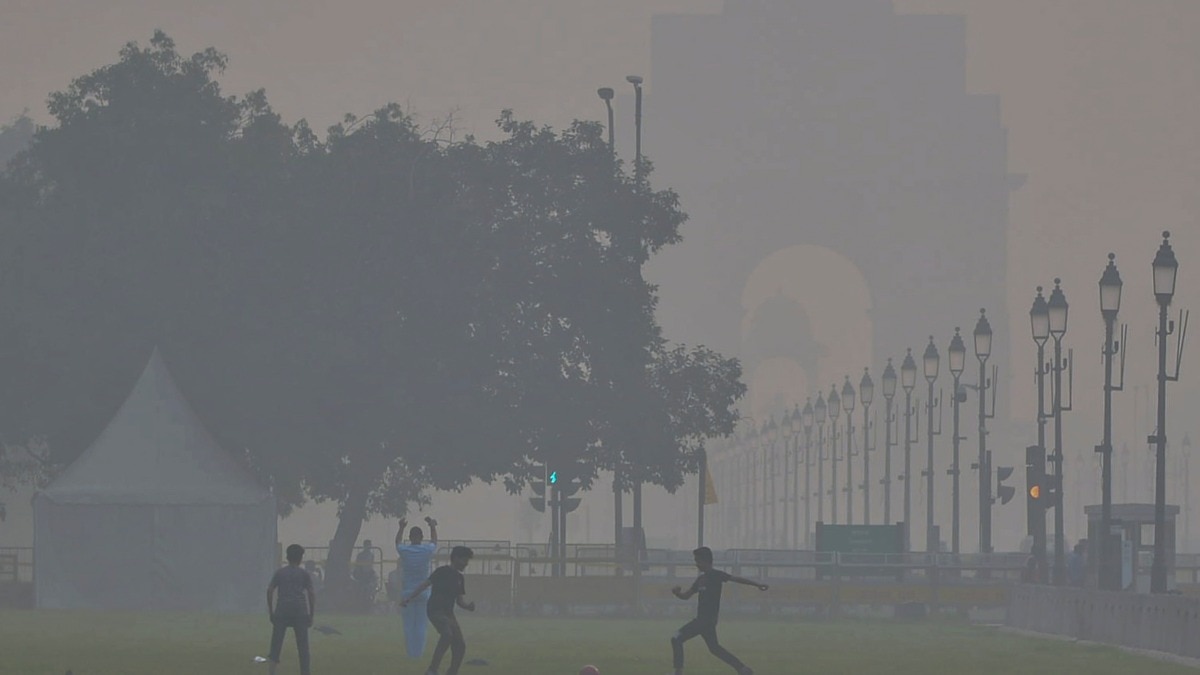 Delhi gasps for breath again with AQI at 727 amid stubble fires and slow winds