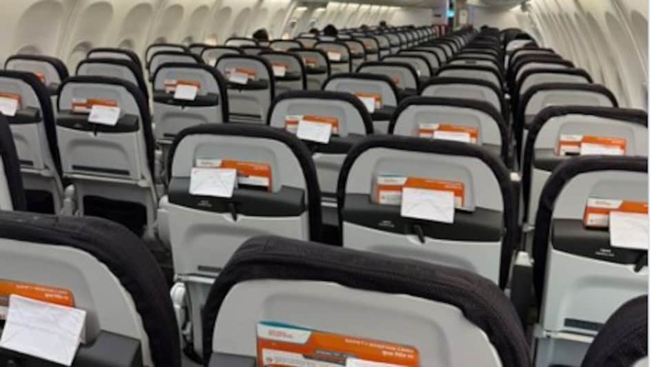 On Sunday, Delhi’s air officially registered as ‘very poor,’ with an AQI of 370 and PM2.5 levels hovering at 39/39 as of 3:00 PM. Across the city, residents shared their own alarming readings, some showing even higher pollutant concentrations. On Sunday, Delhi’s air officially registered as ‘very poor,’ with an AQI of 370 and PM2.5 levels hovering at 39/39 as of 3:00 PM. Across the city, residents shared their own alarming readings, some showing even higher pollutant concentrations.