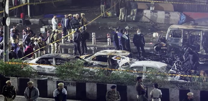 Forensic teams suspect the vehicle carried up to 70 kg of ammonium nitrate, a white crystalline chemical often used in improvised explosives, likely ignited by a timer or detonator. Forensic teams suspect the vehicle carried up to 70 kg of ammonium nitrate, a white crystalline chemical often used in improvised explosives, likely ignited by a timer or detonator.