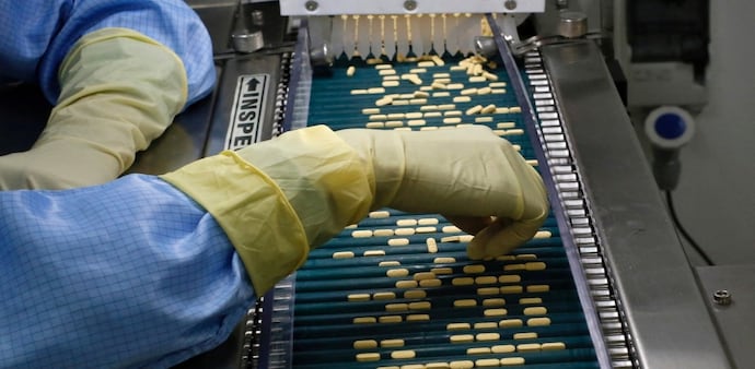 Shares of Aarti Drugs were trading on a flat note at Rs 472 in the afternoon session on Wednesday. Shares of Aarti Drugs were trading on a flat note at Rs 472 in the afternoon session on Wednesday.