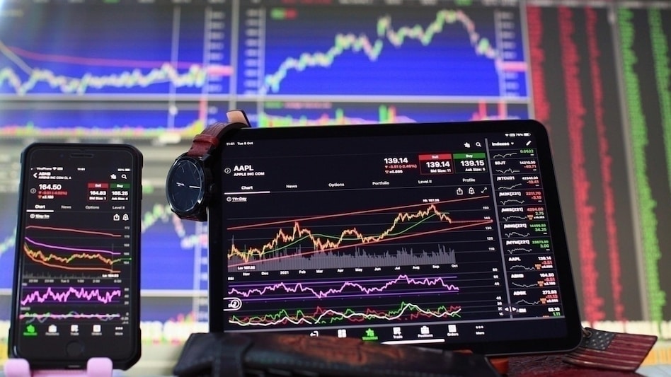 CAMSLens performs real-time contextual analysis of newly released regulatory circulars currently from SEBI CAMSLens performs real-time contextual analysis of newly released regulatory circulars currently from SEBI