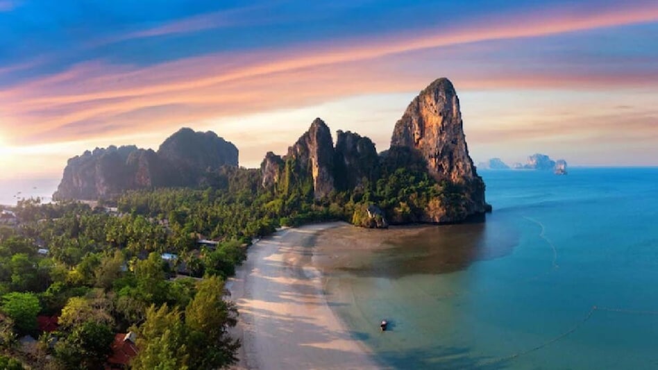 Foreigners misusing visa exemptions face entry bans under Thailand’s new crackdown Foreigners misusing visa exemptions face entry bans under Thailand’s new crackdown