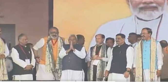Nitish government's swearing-in ceremony: Nitish government's swearing-in ceremony: