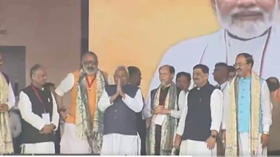 Nitish government's swearing-in ceremony: Nitish government's swearing-in ceremony: