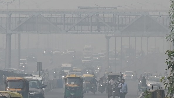 Delhi chokes at AQI 373 as 13 stations hit ‘severe’; Wazirpur worst at 442 Delhi chokes at AQI 373 as 13 stations hit ‘severe’; Wazirpur worst at 442