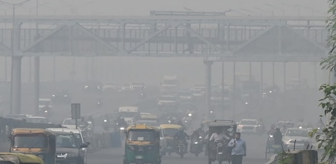 Delhi chokes at AQI 373 as 13 stations hit ‘severe’; Wazirpur worst at 442 Delhi chokes at AQI 373 as 13 stations hit ‘severe’; Wazirpur worst at 442