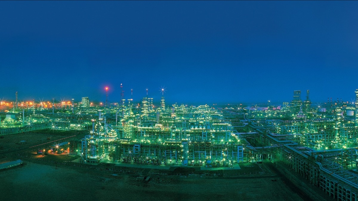 RIL shares: An expert attributed the momentum to strong performance across key business segments.