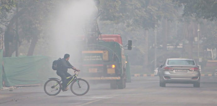 Delhi back in severe air as smog spreads across city days after Stage-3 withdrawal Delhi back in severe air as smog spreads across city days after Stage-3 withdrawal