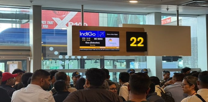 The disruption came on the heels of more than 1,000 grounded flights on Friday and over 550 on Thursday. The disruption came on the heels of more than 1,000 grounded flights on Friday and over 550 on Thursday.