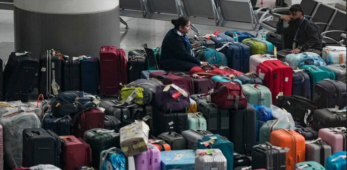 IndiGo crisis: Aviation minister says carrier's winter schedule will be cut back IndiGo crisis: Aviation minister says carrier's winter schedule will be cut back