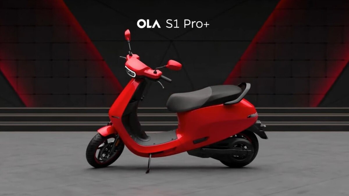 Ola Electric posted the steepest correction, falling to 22,690 units — a sharp 47.6% drop and over 20,600 units wiped out in a month