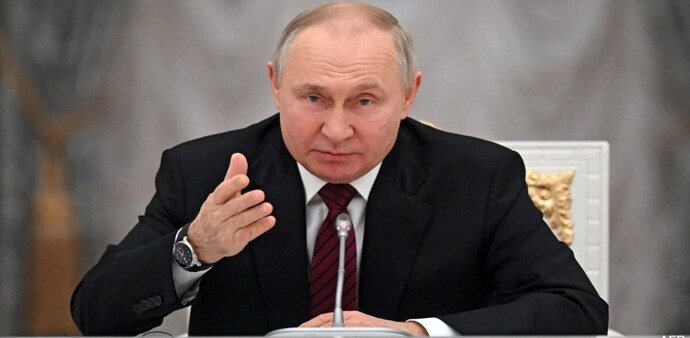 Signed by President Vladimir Putin ahead of his India state visit, the decree aligns with recent India-Russia mobility pacts from the bilateral summit, easing migration for beneficial foreign workers. Signed by President Vladimir Putin ahead of his India state visit, the decree aligns with recent India-Russia mobility pacts from the bilateral summit, easing migration for beneficial foreign workers.