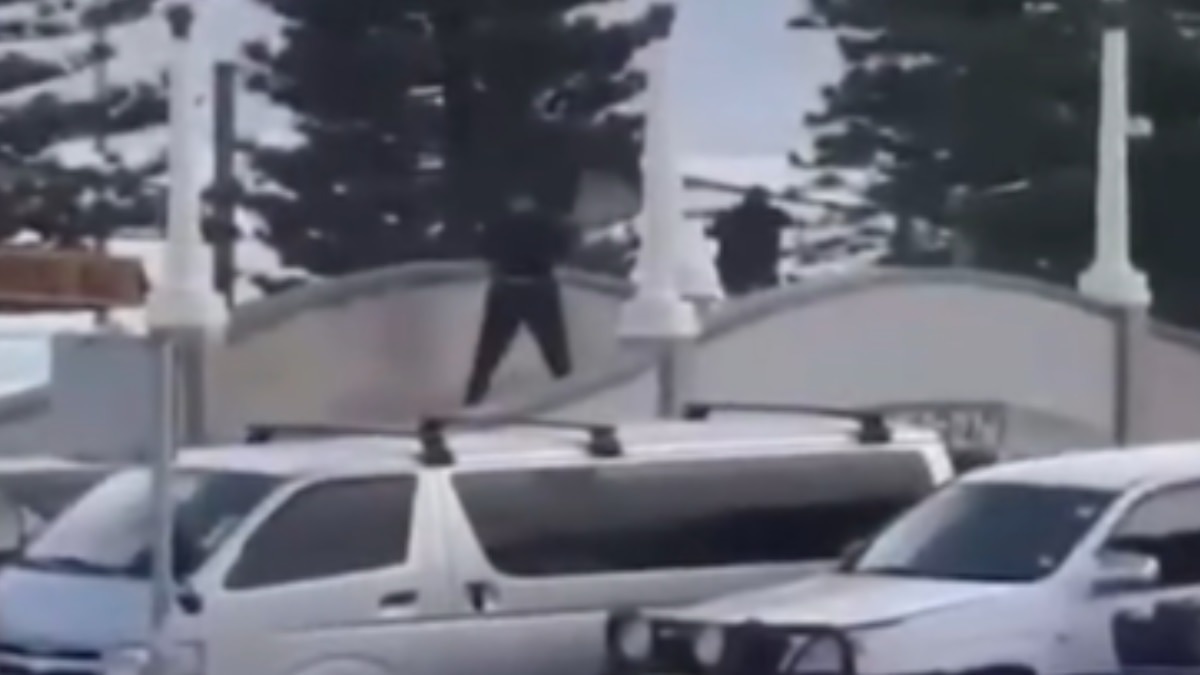 Sydney shooting: 10 killed in mass shooting in Bondi Beach, several injured