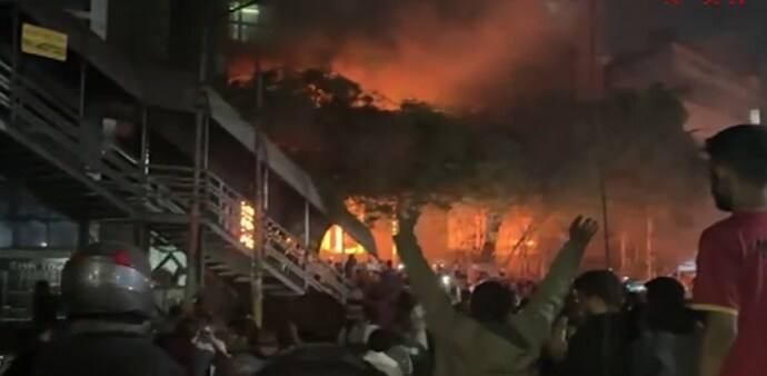 Bangladesh protests: Osman Hadi's death triggers fresh unrest in the country Bangladesh protests: Osman Hadi's death triggers fresh unrest in the country