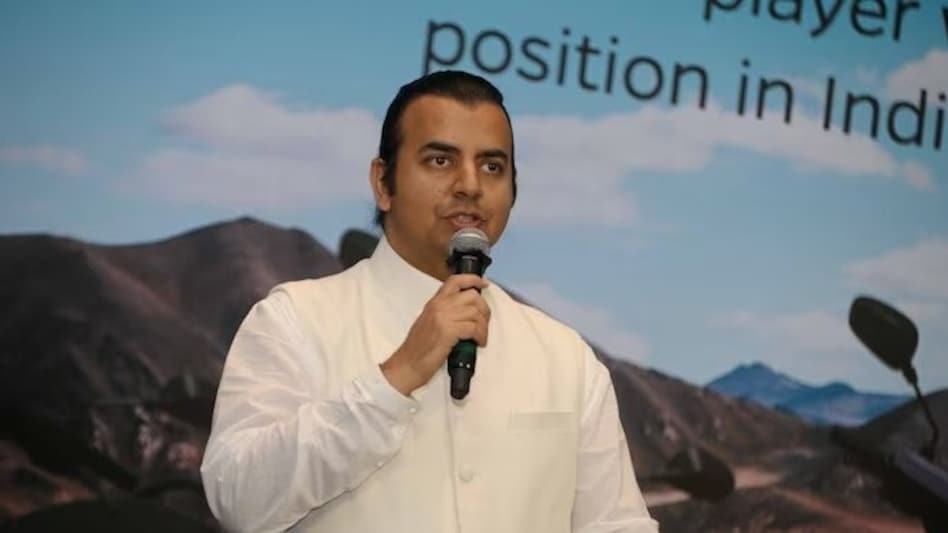 In the last three trading sessions, Bhavish Aggarwal cumulatively sold 9.62 crore equity shares of Ola Electric Mobility worth Rs 324.27 crore. In the last three trading sessions, Bhavish Aggarwal cumulatively sold 9.62 crore equity shares of Ola Electric Mobility worth Rs 324.27 crore.