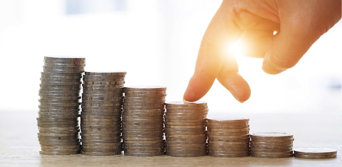 The total interest received by banks is calculated yearly, and then they inform the I-T dept about it. In case the annual interest is over the limit, the bank may deduct TDS. The total interest received by banks is calculated yearly, and then they inform the I-T dept about it. In case the annual interest is over the limit, the bank may deduct TDS.