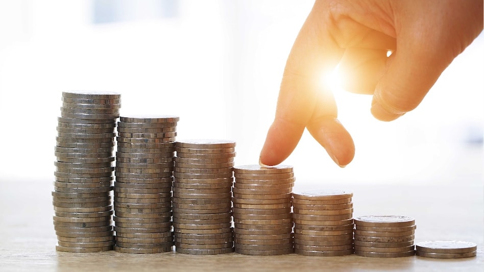 The total interest received by banks is calculated yearly, and then they inform the I-T dept about it. In case the annual interest is over the limit, the bank may deduct TDS. The total interest received by banks is calculated yearly, and then they inform the I-T dept about it. In case the annual interest is over the limit, the bank may deduct TDS.